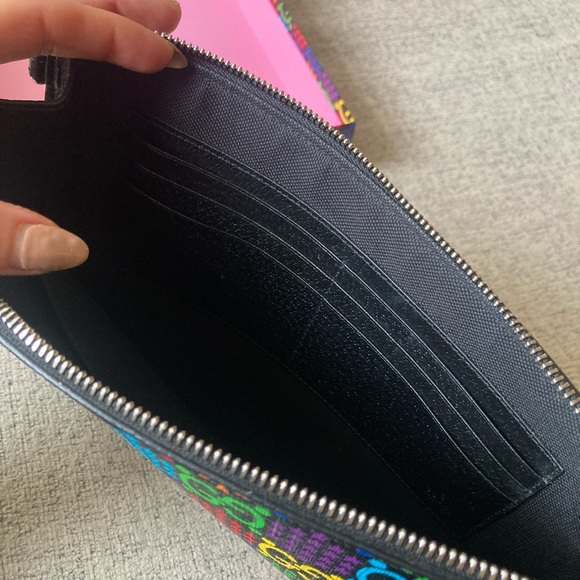 NWT GUCCI GG PSYCHEDELIC PRINT ZIP AROUND WRISTLET POUCH MADE IN ITALY - Picture 6 of 10